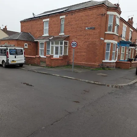 Alex, Mornflake, Train Station, M6, Parking, Professional Crewe Exterior photo
