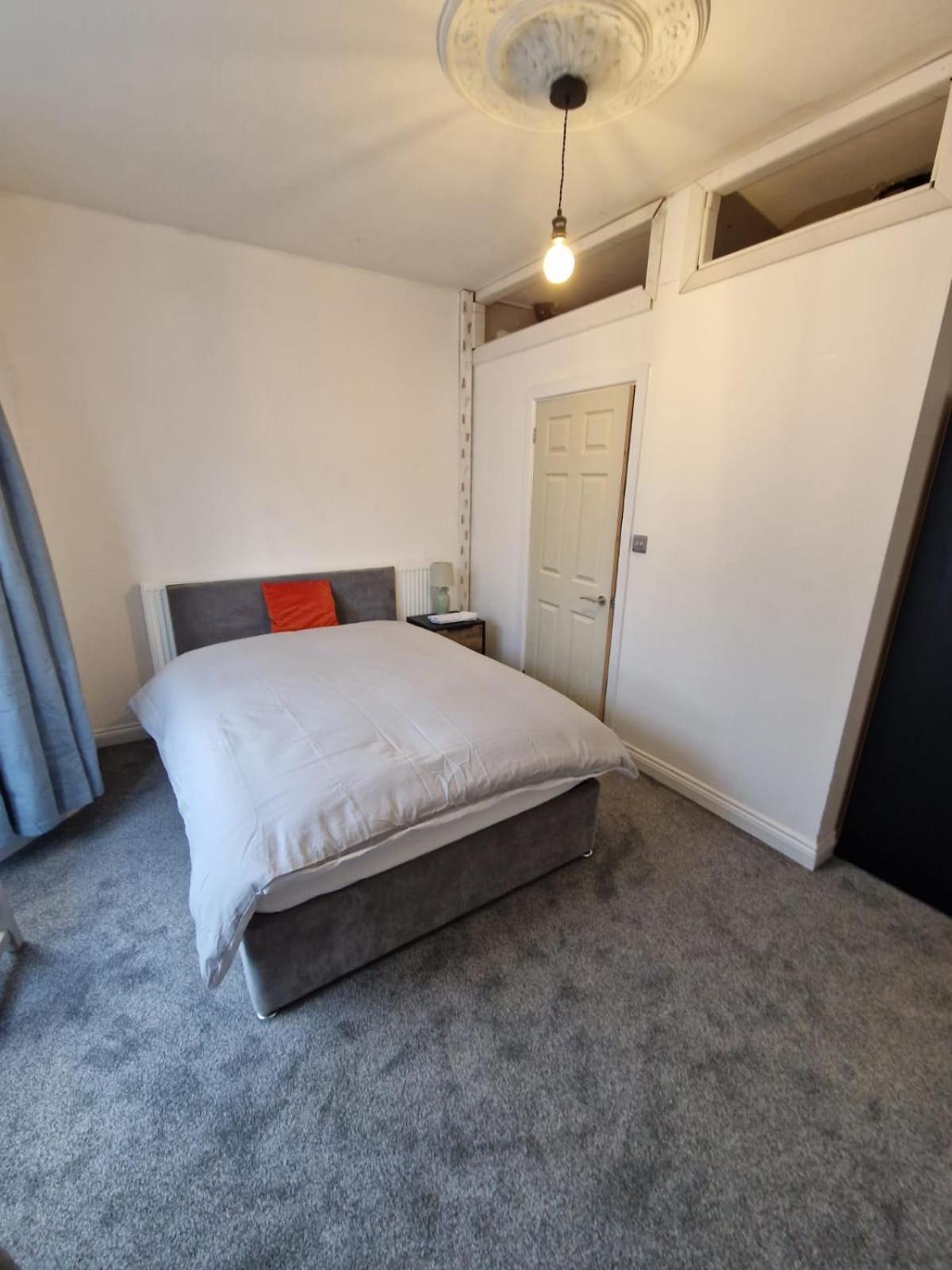 Alex, Mornflake, Train Station, M6, Parking, Professional *