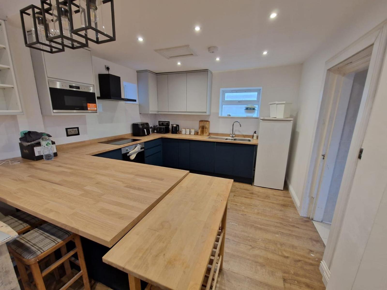 Homestay Alex, Mornflake, Train Station, M6, Parking, Professional Crewe