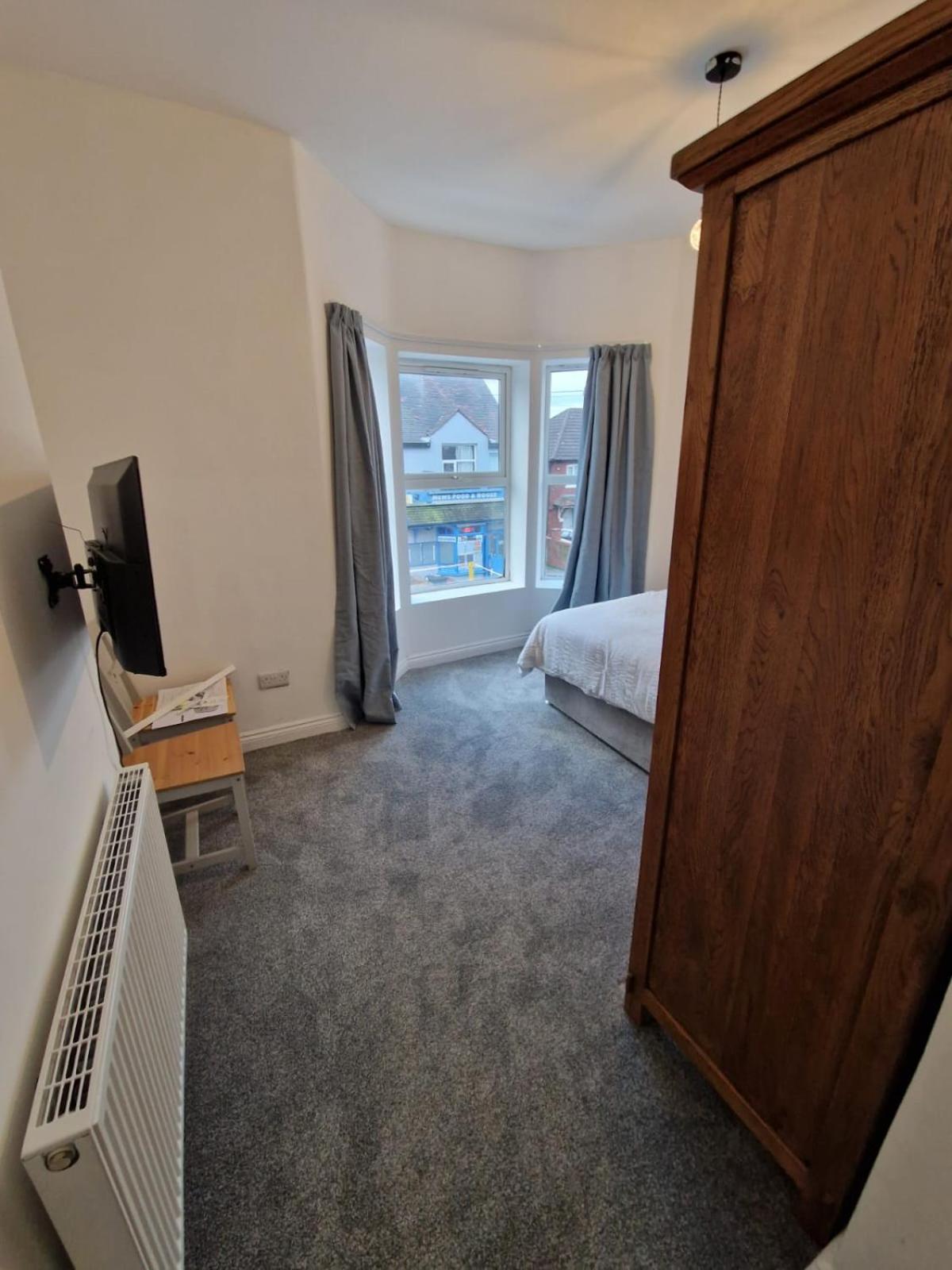 Homestay Alex, Mornflake, Train Station, M6, Parking, Professional *