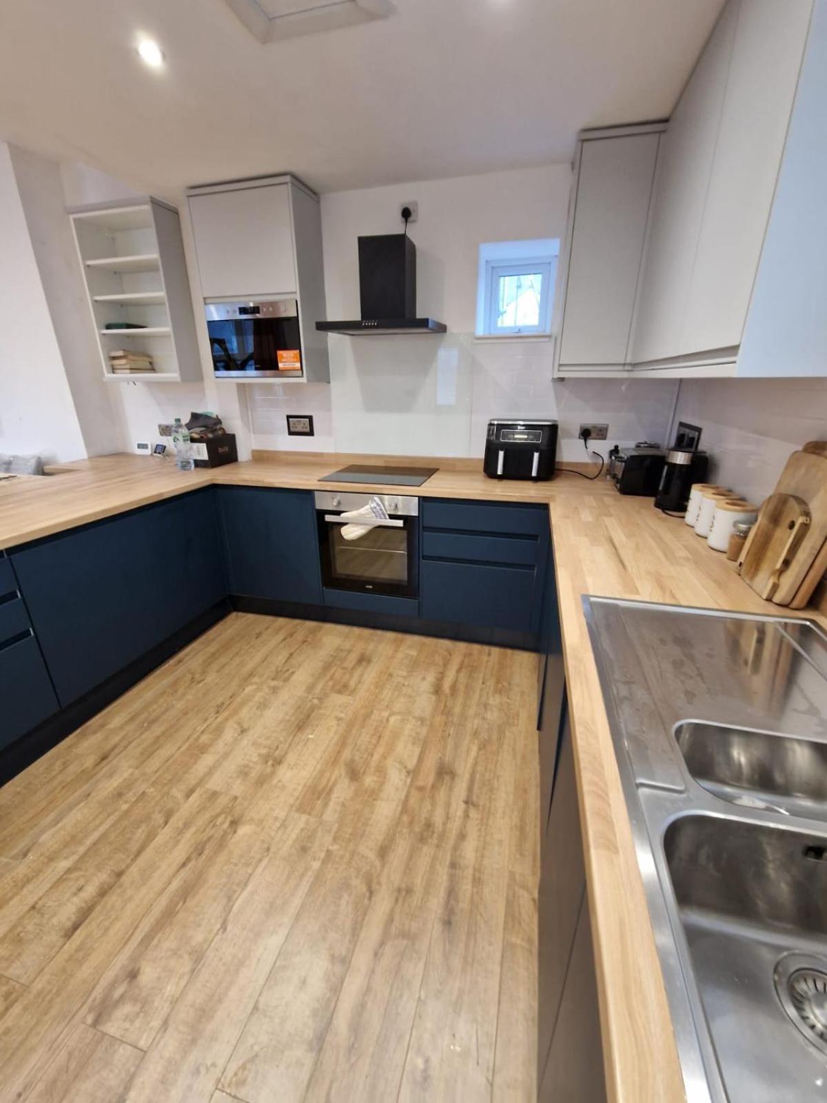 Alex, Mornflake, Train Station, M6, Parking, Professional Homestay Crewe
