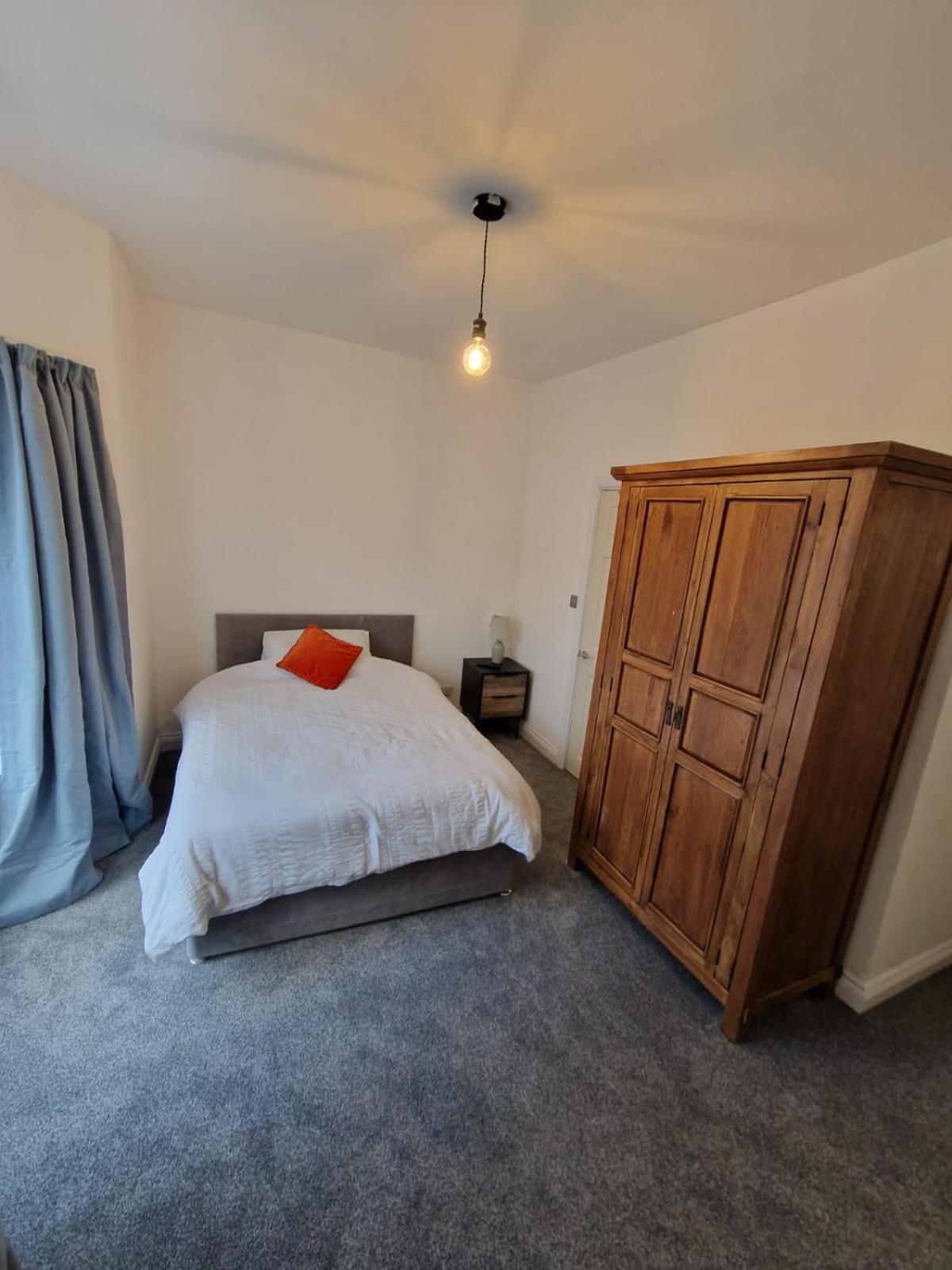 Alex, Mornflake, Train Station, M6, Parking, Professional *