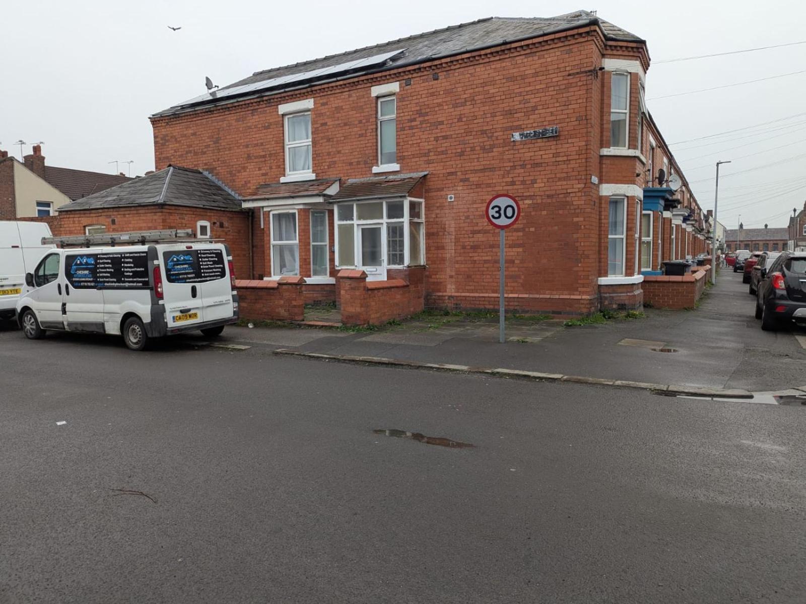 Alex, Mornflake, Train Station, M6, Parking, Professional *