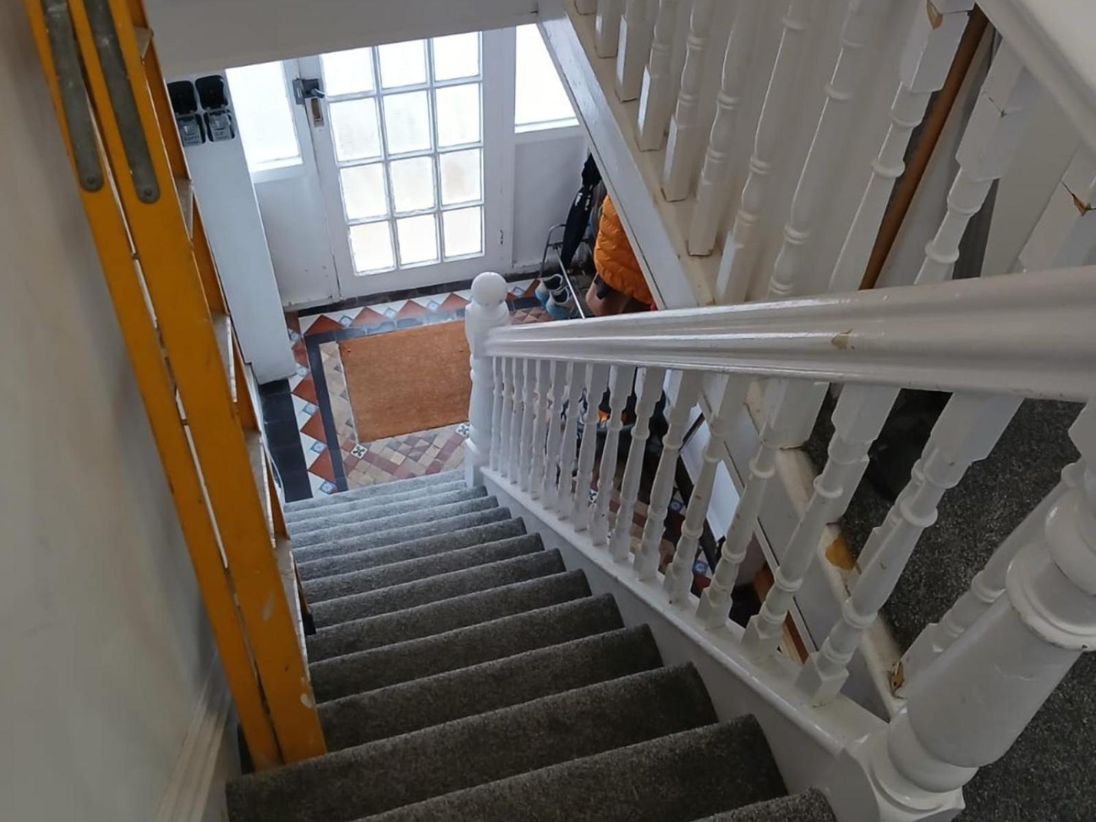 Homestay Alex, Mornflake, Train Station, M6, Parking, Professional