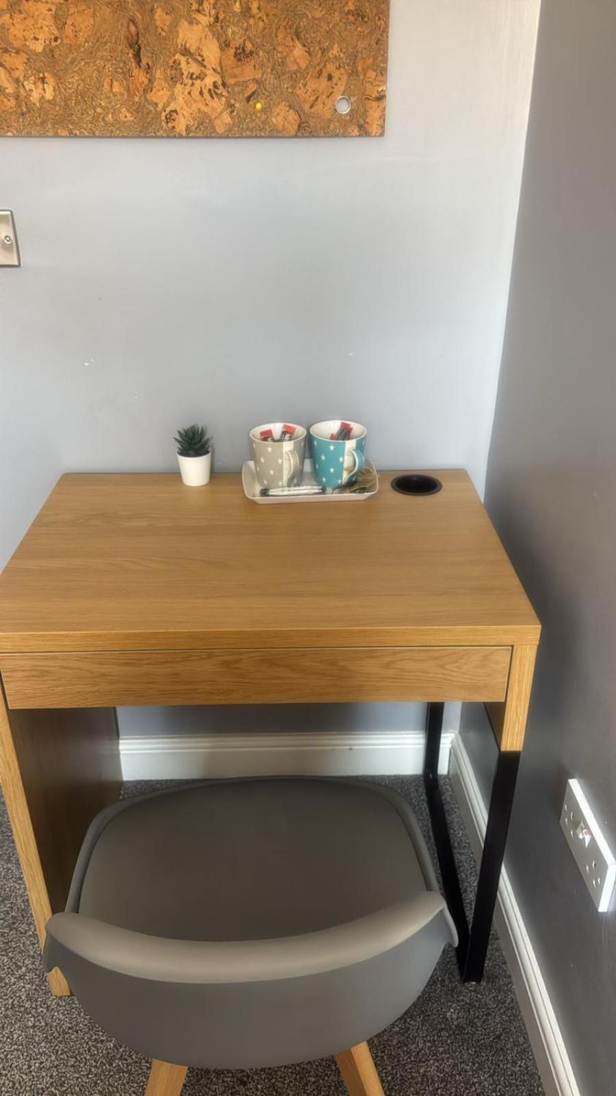 Alex, Mornflake, Train Station, M6, Parking, Professional Homestay Crewe